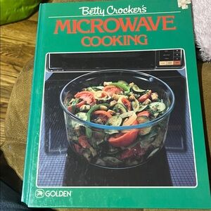 Betty Crocker's Microwave Cooking Book